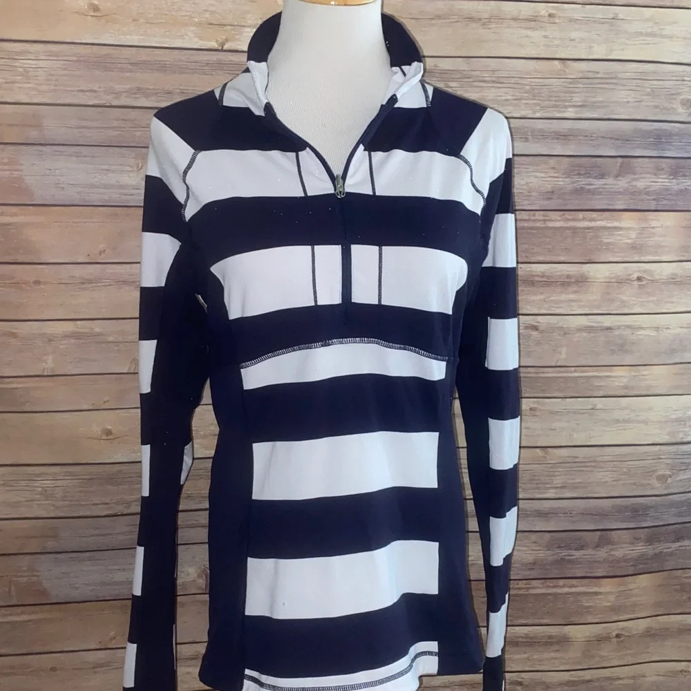 LuLuLemon Run Switch Back 1/2 Zip Size 12 - Picture 4 of 9